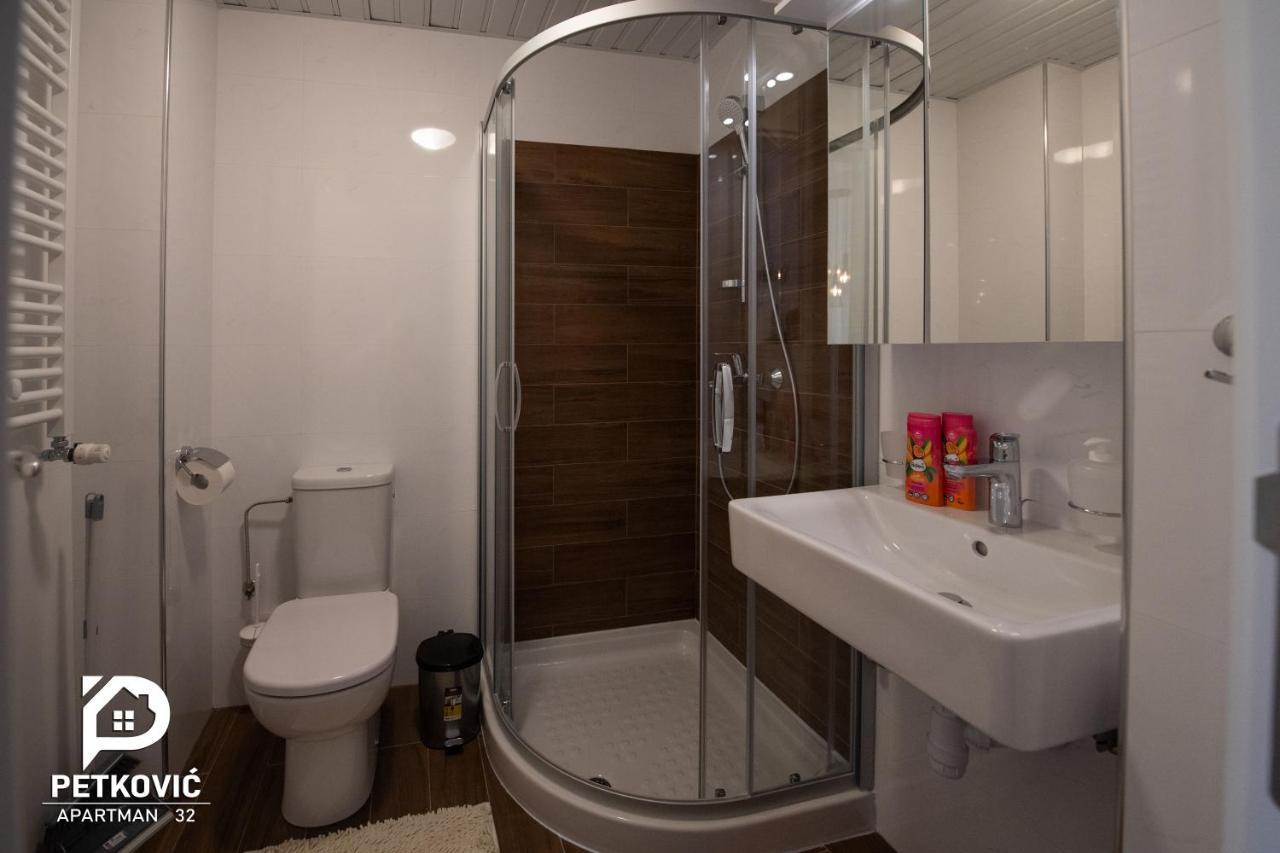 Petkovic Apartmani Studio32 Jagodina Extérieur photo