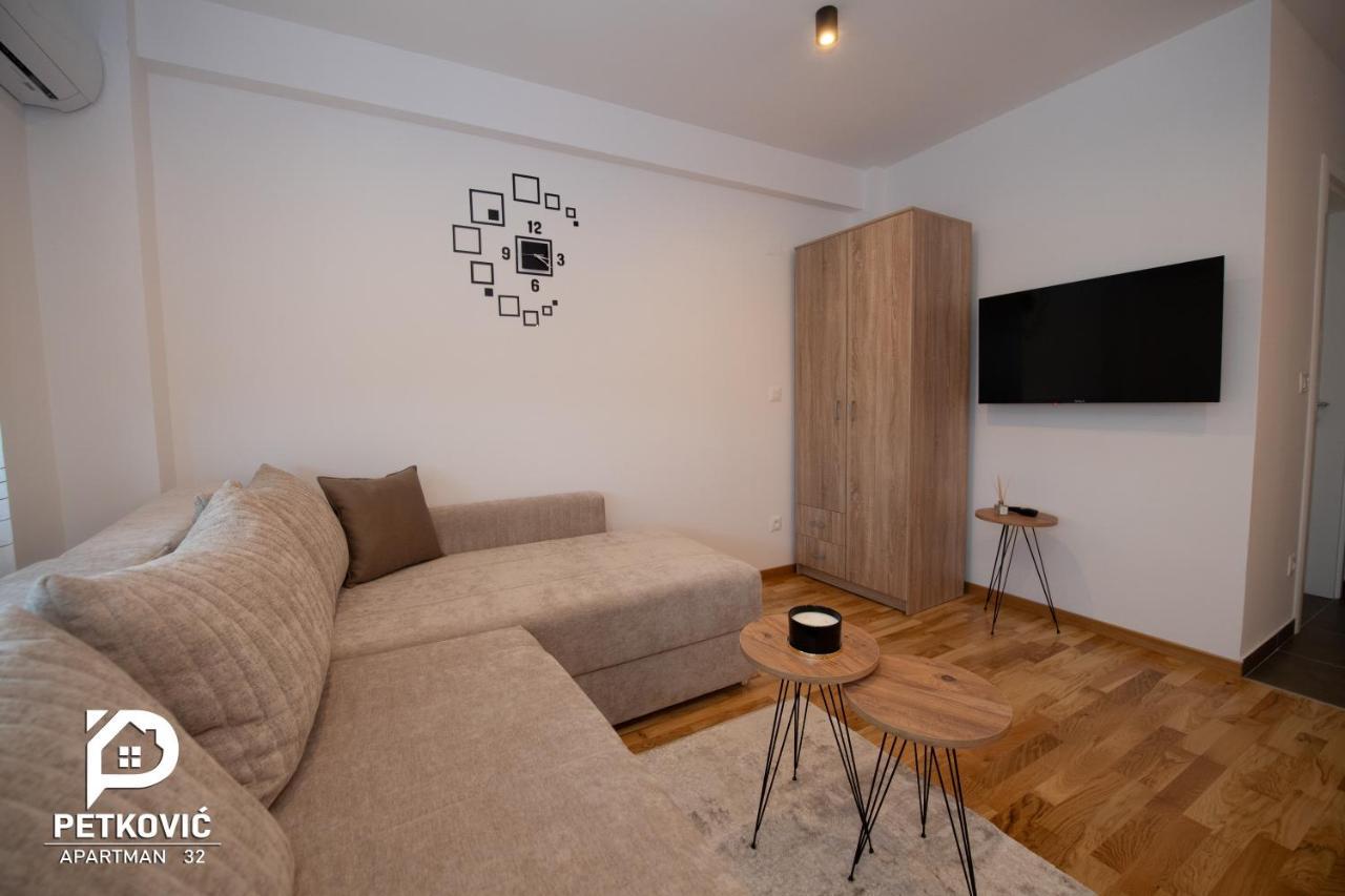 Petkovic Apartmani Studio32 Jagodina Extérieur photo