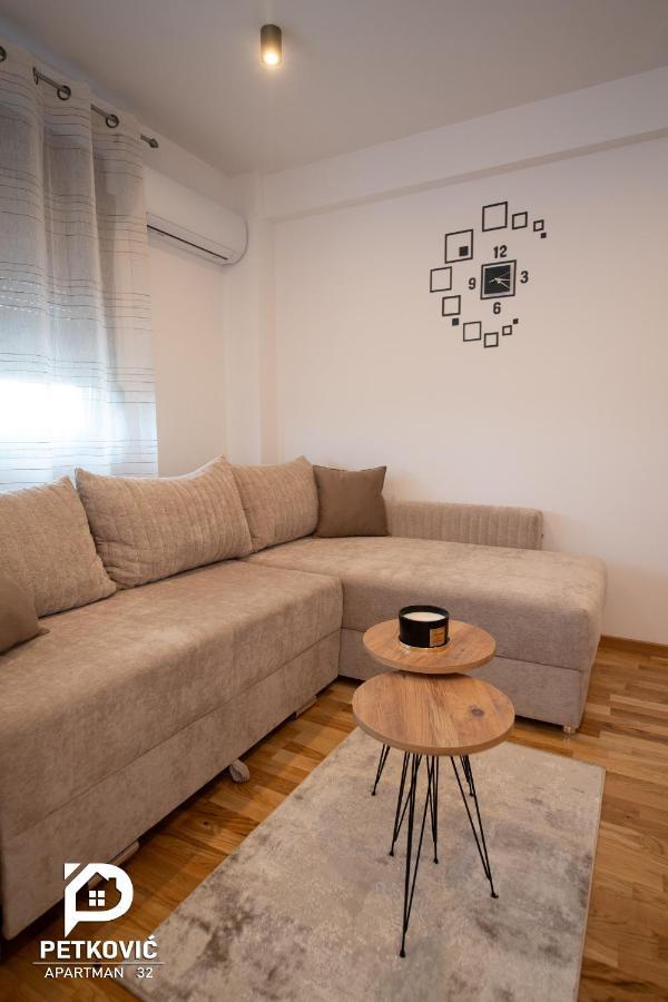 Petkovic Apartmani Studio32 Jagodina Extérieur photo